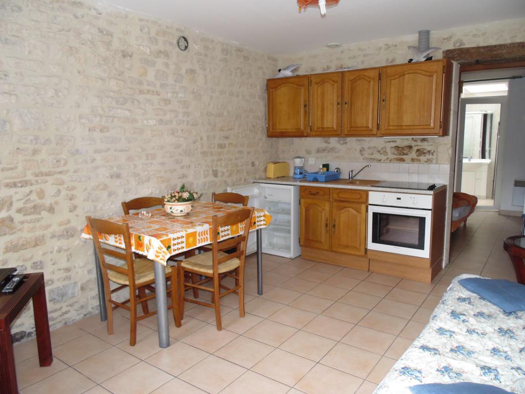 Maison En Pierre Apartment Port-en-Bessin-Huppain Room photo